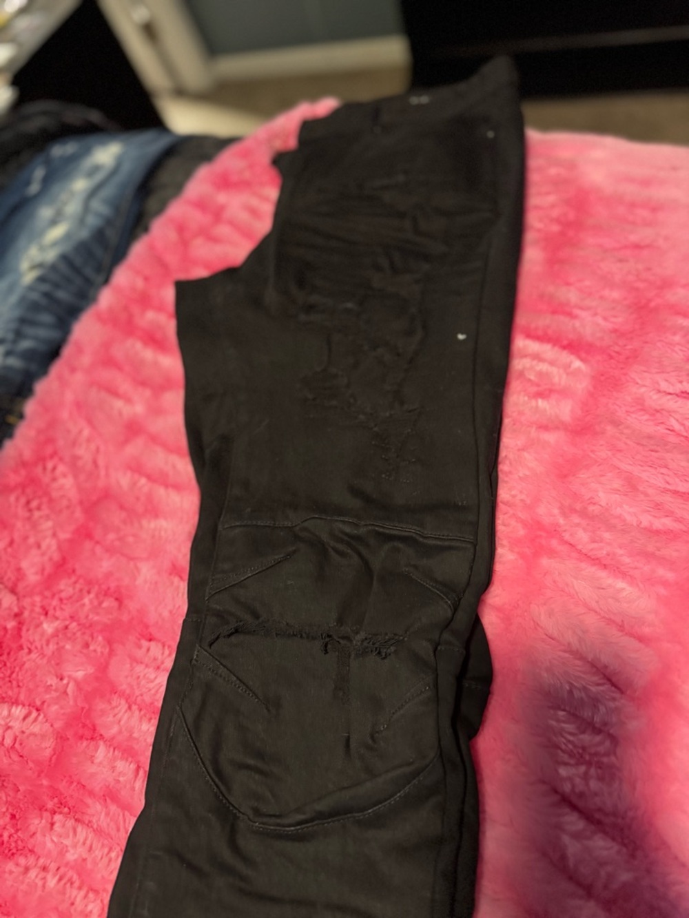 Slim Black Skinny Jeans for Men - Distressed Detail